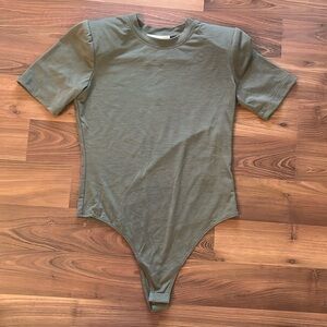 NWT WAYF Skye Padded Shoulder Short Sleeve Bodysuit Army Green XS